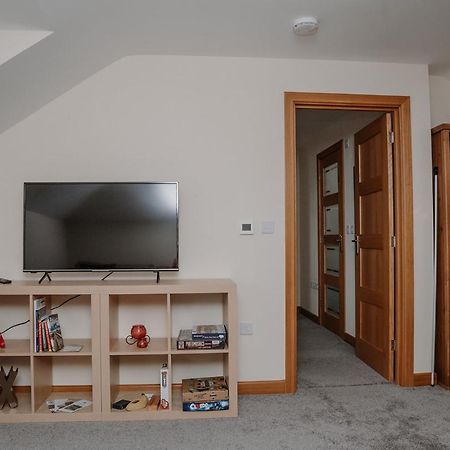 Lovely New 1 Bedroom Loft Apartment With On Drive Parking โทรว์บริดจ์ ภายนอก รูปภาพ