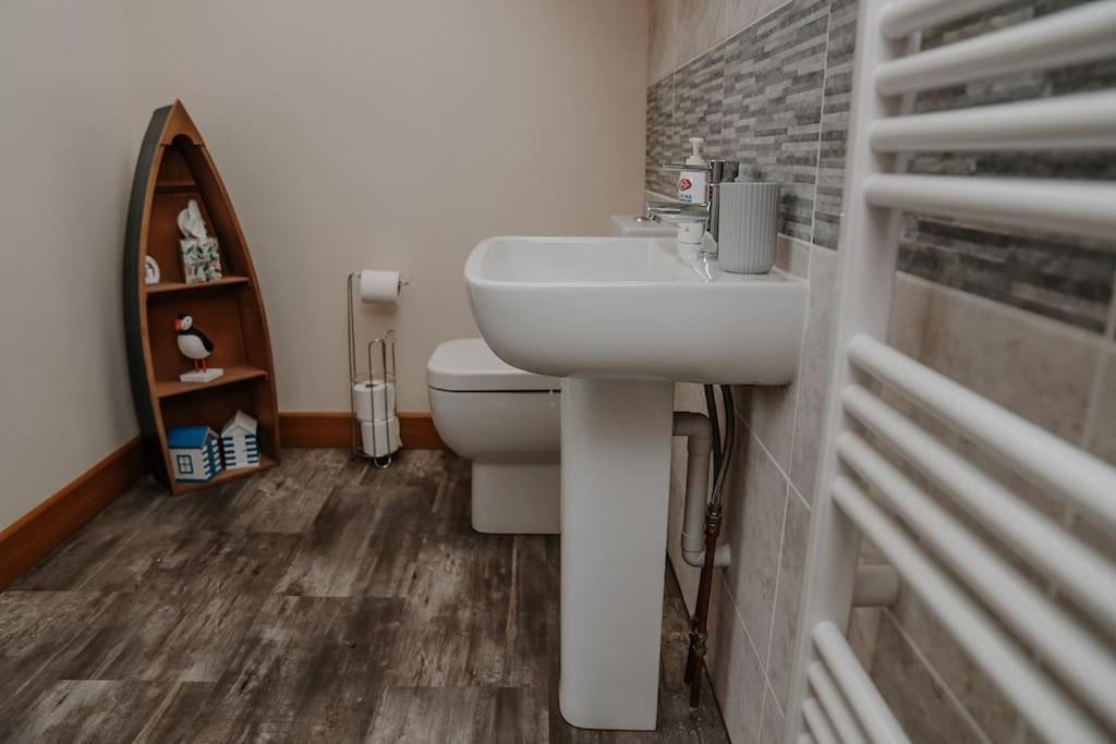 Lovely New 1 Bedroom Loft Apartment With On Drive Parking โทรว์บริดจ์ ภายนอก รูปภาพ