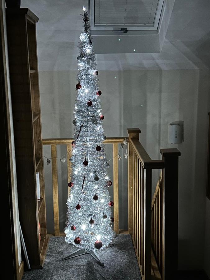 Lovely New 1 Bedroom Loft Apartment With On Drive Parking โทรว์บริดจ์ ภายนอก รูปภาพ